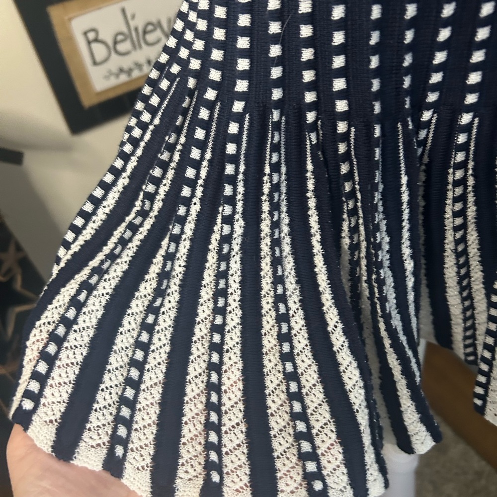 Anthropology Moth Navy and White Patterned Tank Top - Picture 4 of 5